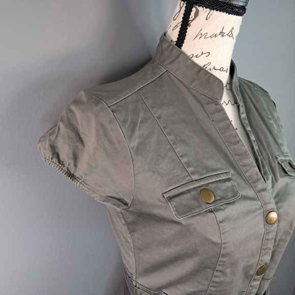 H&M Womens Short Sleeve V-Neck Flap Pocket Casual Dress Size 6 Military Green - Picture 4 of 9